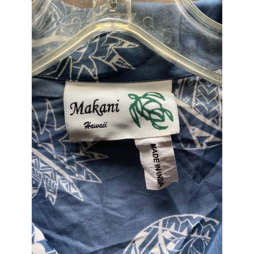 Makani Short Sleeve Button Up‎ - Picture 2 of 3